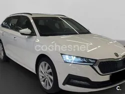 Blanco Usado 2022 Skoda Octavia Familiar | 23.000 €
