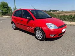 Rojo Usado 2004 Ford Fiesta Ghia Utilitario | 2950 € (Precio justo)