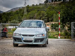 Gris / plata Usado 2004 Mitsubishi Space Star Monovolumen | 2990 €