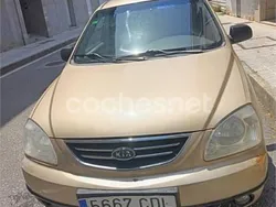 Beige Usado 2003 Kia Carens EX Monovolumen | 1800 €
