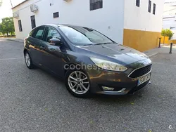 Gris / plata Usado 2015 Ford Focus Trend Berlina | 6500 € (Precio justo)