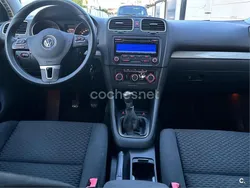 Rojo Usado 2011 VW Golf VI Advance Berlina | 8200 € (Precio justo)