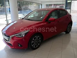 Rojo Usado 2015 Mazda 2 Luxury Berlina | 14.990 € (Caro)