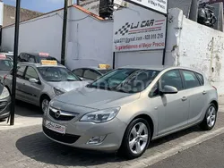 Marrón Usado 2010 Opel Astra Cosmo Berlina | 5900 € (Un poco caro)