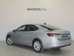 Gris plata Nuevo 2024 Skoda Superb Selection | 41.700 € (Precio justo)