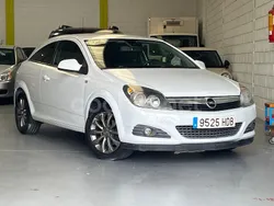 Blanco Usado 2011 Opel Astra GTC Berlina | 5900 € (Precio justo)