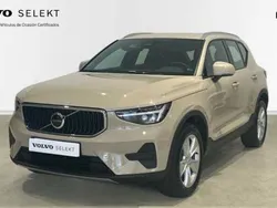 Beige Usado 2024 Volvo XC40 Core SUV | 35.990 €
