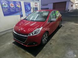 Rojo Usado 2016 Peugeot 208 Allure Utilitario | 8300 € (Precio justo)