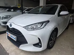 Blanco Usado 2022 Toyota Yaris Hybrid Business Edition Berlina | 16.590 € (Super precio)