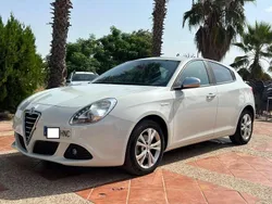 Blanco Usado 2012 Alfa Romeo Giulietta Distinctive Utilitario | 6500 € (Precio justo)