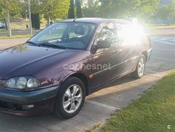 Granate Usado 2000 Toyota Avensis Luna Berlina | 3500 €