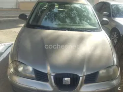 Gris / plata Usado 2004 Seat Ibiza Reference Berlina | 1800 € (Super precio)