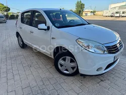 Blanco Usado 2010 Dacia Sandero Lauréate Utilitario | 3500 € (Un poco caro)
