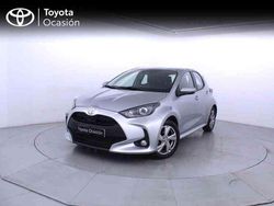 Gris Usado 2024 Toyota Yaris Hybrid Active Utilitario | 21.350 € (Precio justo)