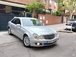Gris / plata Usado 2007 Mercedes E220 Elegance Berlina | 6800 € (Un poco caro)