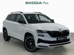 Blanco luna metalizado Usado 2024 Skoda Karoq SportLine SUV | 31.900 € (Caro)