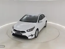 Gris / plata Usado 2024 Kia Ceed Berlina | 19.740 € (Precio justo)