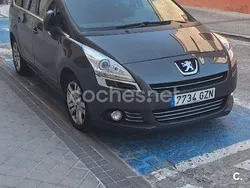 Gris / plata Usado 2010 Peugeot 5008 Sport Monovolumen | 6000 € (Buen precio)
