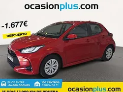 Rojo Usado 2023 Toyota Yaris Hybrid Style Utilitario | 16.773 € (Super precio)
