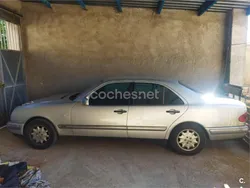 Gris / plata Usado 2001 Mercedes E270 Elegance Berlina | 1000 €