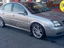 Gris / plata Usado 2004 Opel Vectra Design Edition Berlina | 2999 € (Precio justo)