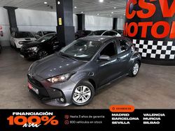Gris Usado 2023 Toyota Yaris Hybrid Active Berlina | 16.850 € (Super precio)