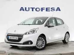 Blanco Usado 2015 Peugeot 208 Allure Utilitario | 8350 € (Buen precio)