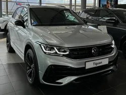 Gris Nuevo 2024 VW Tiguan R-line SUV | 61.440 €