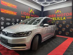 Gris / plata Usado 2022 VW Touran Advance Monovolumen | 31.450 € (Caro)