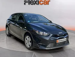 Negro Usado 2023 Kia Ceed 2 Berlina | 17.090 € (Un poco caro)