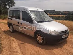 Gris / plata Usado 2009 Opel Combo Enjoy Monovolumen | 4500 €