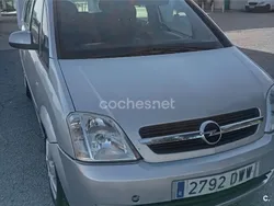 Gris / plata Usado 2006 Opel Meriva Enjoy Monovolumen | 2100 € (Precio justo)
