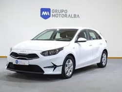 Blanco Usado 2023 Kia Ceed | 22.990 € (Un poco caro)