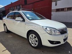 Blanco Usado 2012 Opel Astra Edition Berlina | 5995 € (Buen precio)