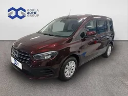 Rojo Usado 2024 Mercedes A180 Monovolumen | 29.790 € (Precio justo)