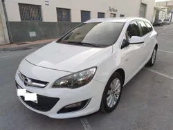 Blanco Usado 2015 Opel Astra Dynamic Utilitario | 9995 € (Precio justo)
