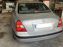 Gris / plata Usado 2001 Hyundai Elantra Berlina | 1300 €