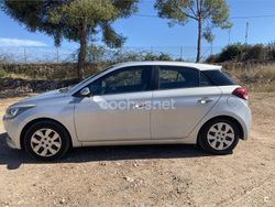 Gris / plata Usado 2015 Hyundai i20 Berlina | 7900 € (Precio justo)