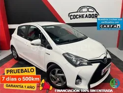 Blanco Usado 2015 Toyota Yaris Hybrid Active Berlina | 13.499 € (Un poco caro)