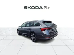 Gris Usado 2023 Skoda Octavia Selection Familiar | 28.000 € (Precio justo)