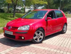 Rojo Usado 2008 VW Golf VI Highline Berlina | 3995 € (Precio justo)