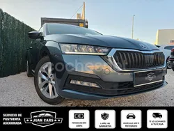 Gris / plata Usado 2021 Skoda Octavia Ambition Berlina | 16.500 € (Precio justo)