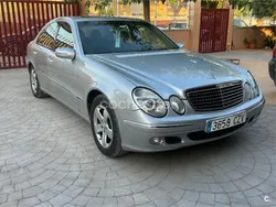 Gris / plata Usado 2004 Mercedes E270 Elegance Berlina | 4800 € (Precio justo)