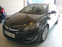 Negro Usado 2013 Opel Astra Excellence Utilitario | 6090 € (Buen precio)
