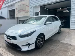 Blanco Usado 2023 Kia Ceed Berlina | 18.495 € (Precio justo)