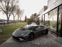 Gris Usado 2024 Lamborghini Huracán Coupe | 359.900 € (Un poco caro)