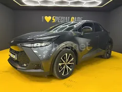 Gris / plata Usado 2024 Toyota C-HR Advance SUV | 28.990 € (Precio justo)