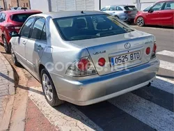 Gris / plata Usado 2002 Lexus IS200 Luxury Line Berlina | 3500 €