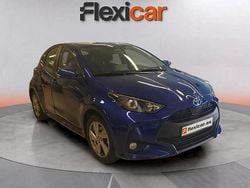 Azul Usado 2024 Toyota Yaris Hybrid Active Berlina | 17.990 € (Super precio)