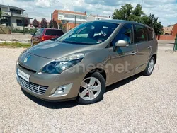 Marrón Usado 2010 Renault Scénic III Dynamique Monovolumen | 7900 €